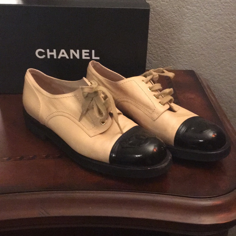 SOLD *** Chanel lace up cap toe 39.5